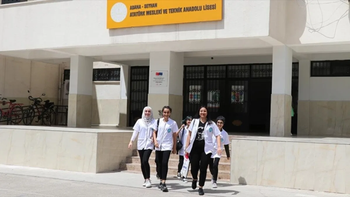 Mahallelinin kişisel bakımı meslek liselilerden