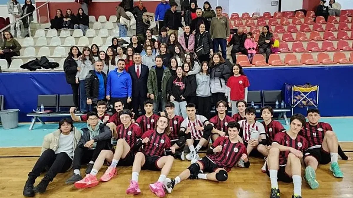 Gölcük'ün yeni voleybol takımından ilk maçta galibiyet