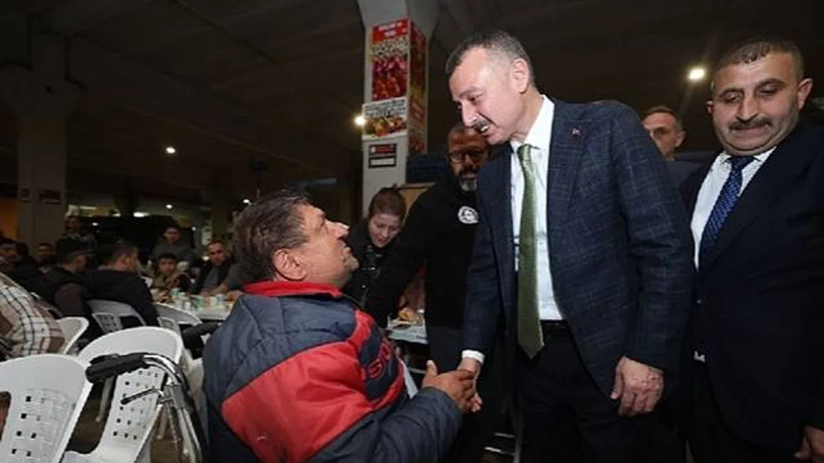 Başkan Büyükakın pazarcı esnafıyla iftarda buluştu