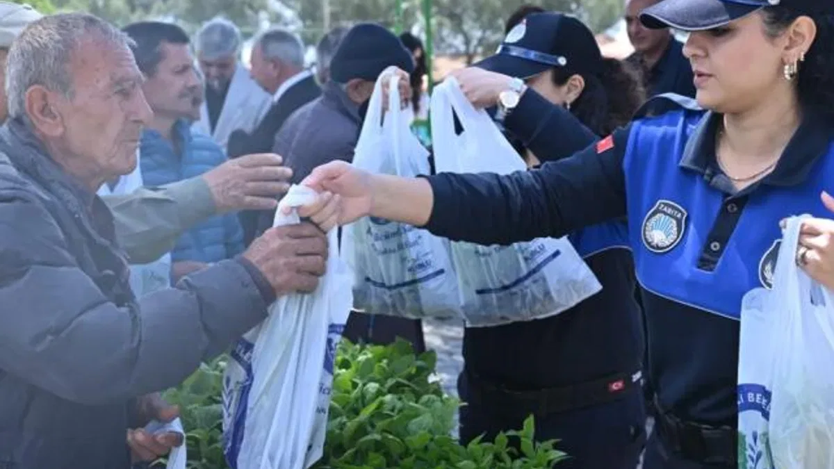 Manisa’da üreticilere 34 bin sebze fidesi dağıtıldı