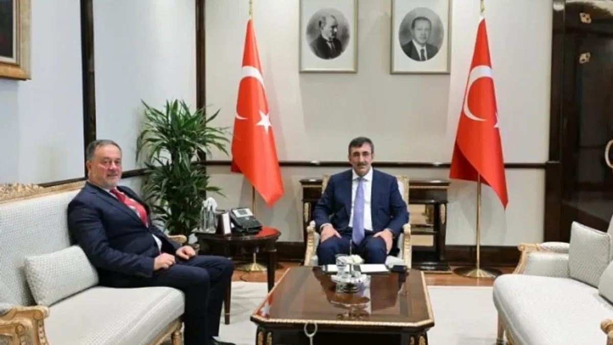 Başkan Tatlıdede Cumhurbaşkanı Yardımcısı Yılmaz'la görüştü