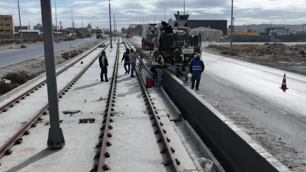 Konya tramvay hattı inşaatında trafiğini aksatmadan titiz çalışma