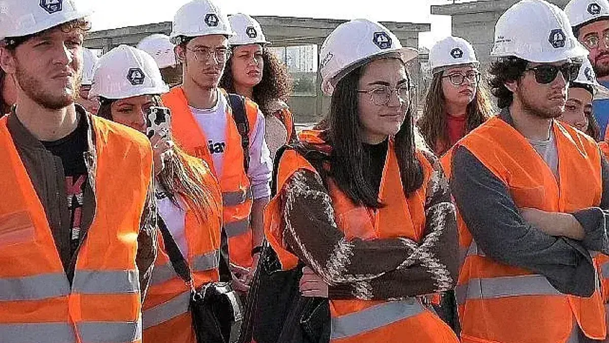 MAKÜ'lü öğrenciler katlı otopark projesini inceledi