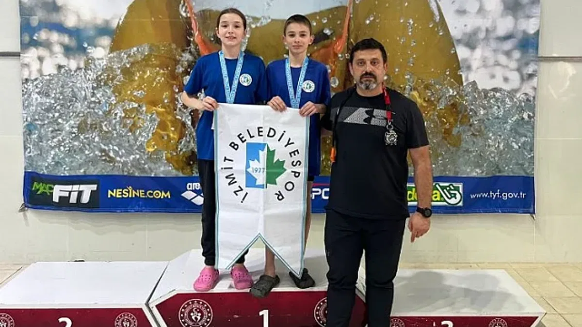 İzmitli minik yüzücüler Bursa'dan başarı ile döndü