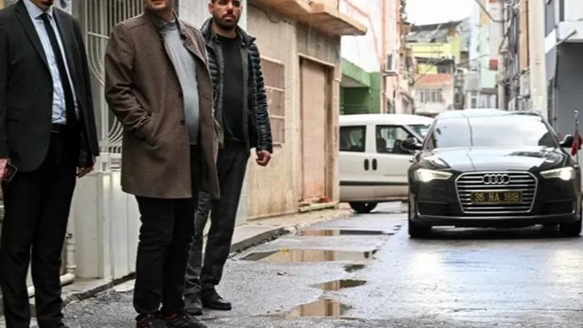 İzmir Bornova'da Zafer Mahallesi’ne çözüm ziyareti