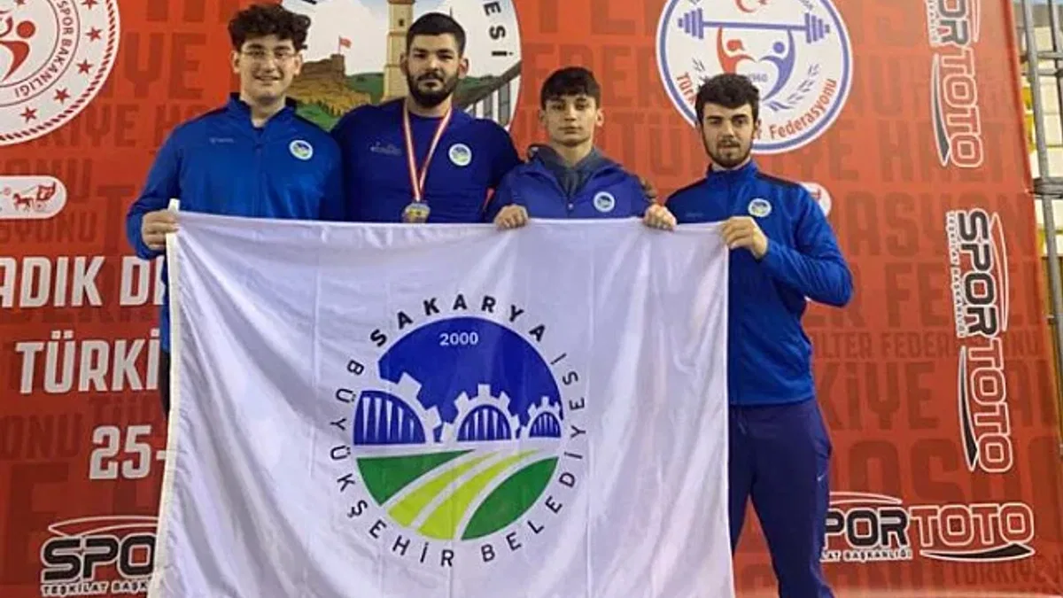 Halterde başarıların ardı arkası kesilmiyor