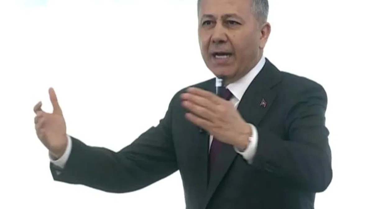 Bakan Yerlikaya son durumu açıkladı: Halen 978 şüpheli gözaltında