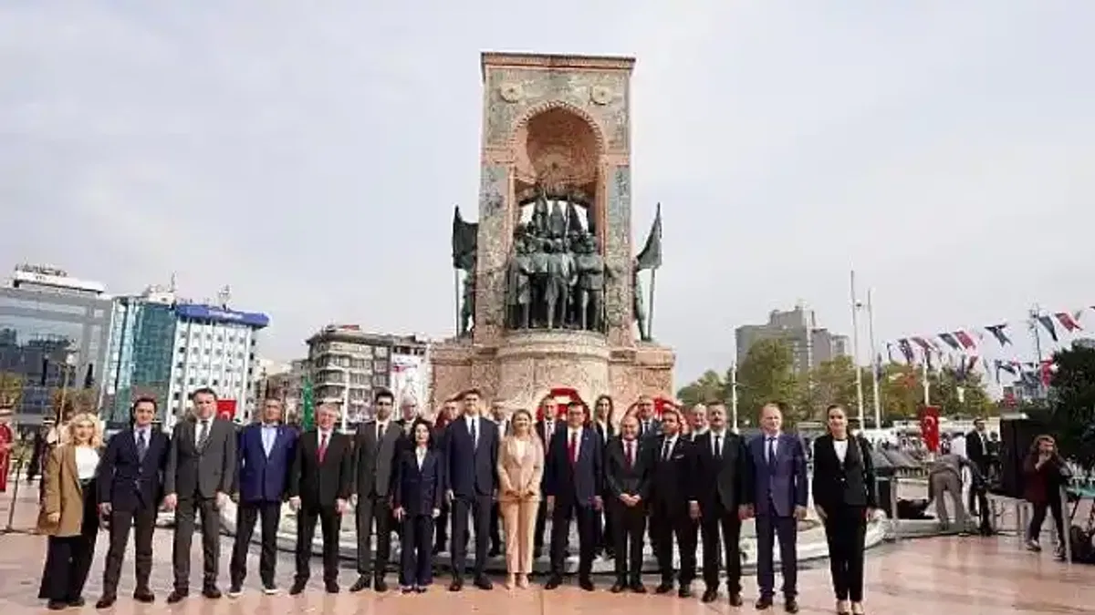 İstanbul'un Kurtuluşu'nun 101'inci Yılı Taksim'de Kutlandı