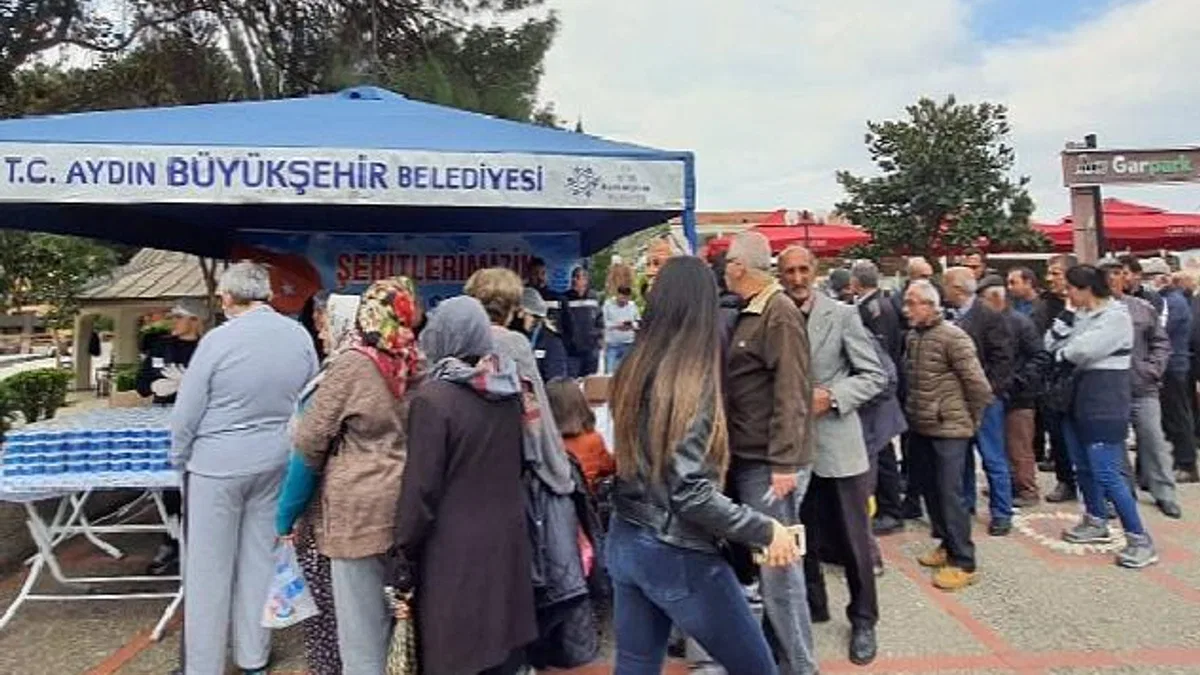 Aydın Büyükşehir Belediyesi '18 Mart Çanakkale Zaferi ve Şehitleri Anma Günü'nde Helva Hayrı Gerçekleştirdi