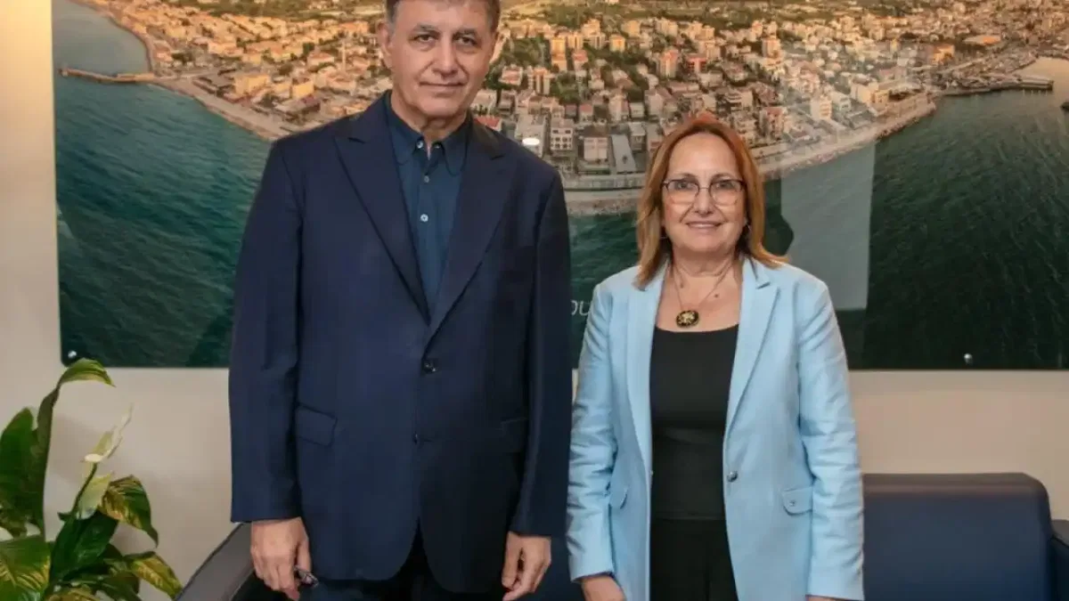 Başkan Tugay Güzelbahçe'de esnaf ve vatandaşlarla buluştu