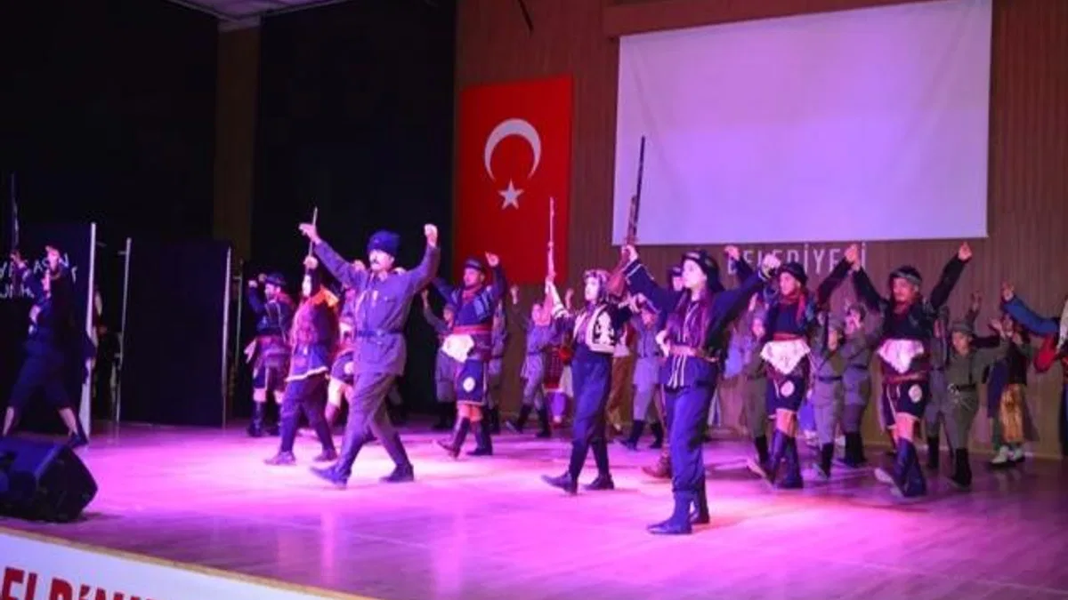 Kumluca 101. yılı sanatsal çoşku ile kutladı