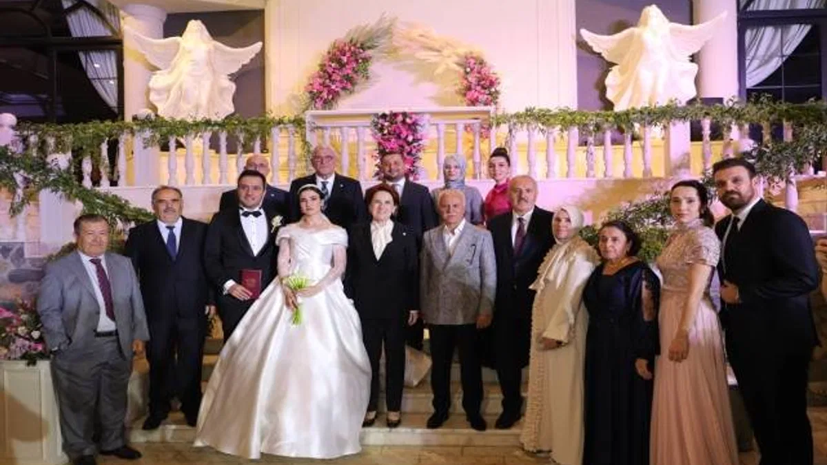 İYİ Parti Genel Başkanı Akşener nikah şahidi oldu