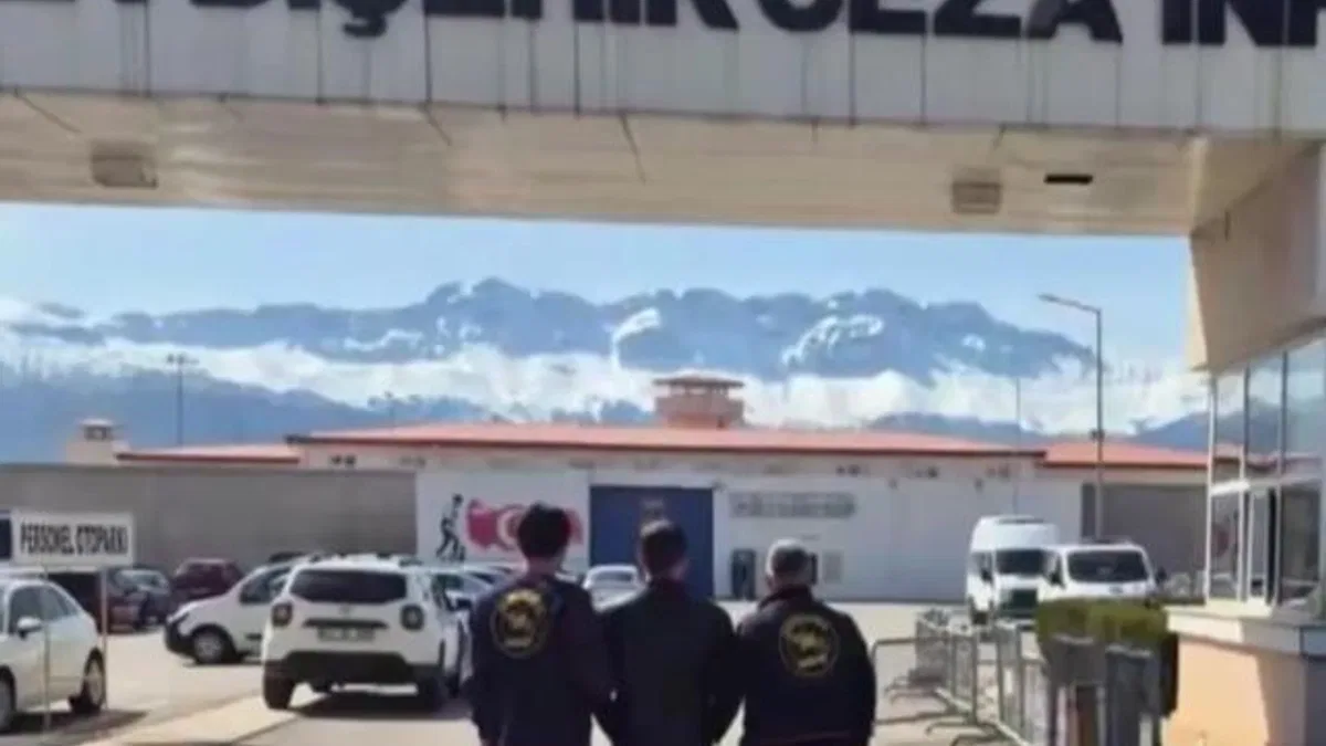 32 ilde FETÖ'den 64 şüpheli yakalandı