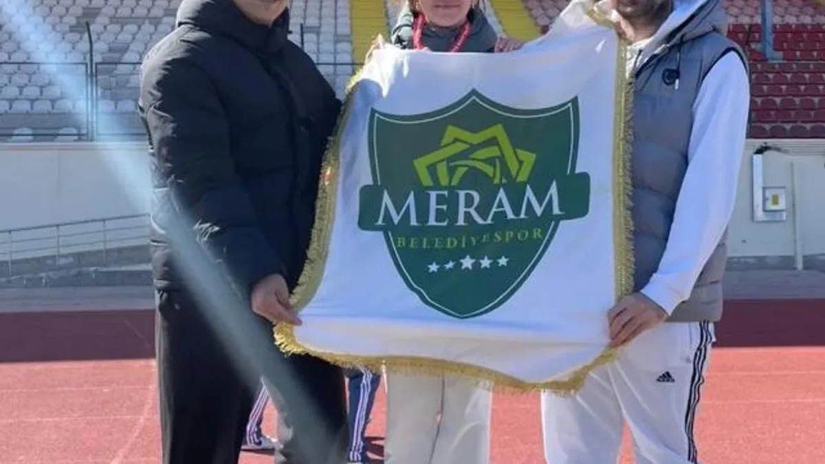 Konya'da Meramlı sporculardan okçulukta çifte başarı