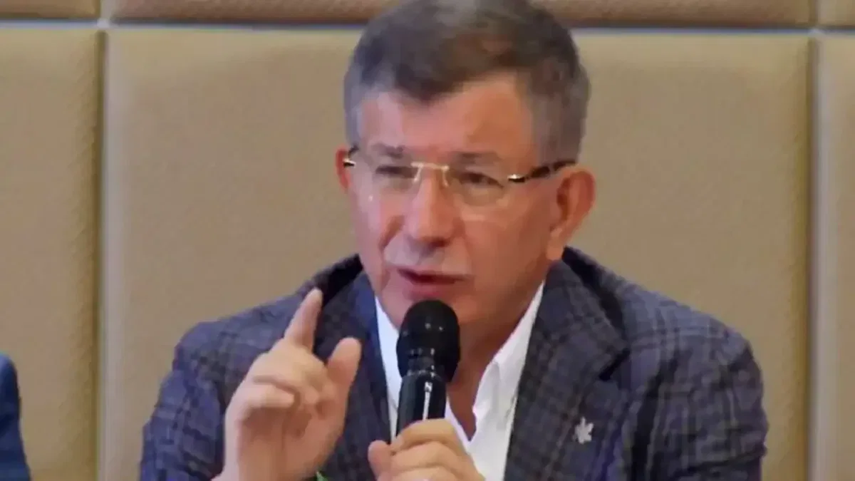 Davutoğlu'na Hakaret İddiası Soruşturması