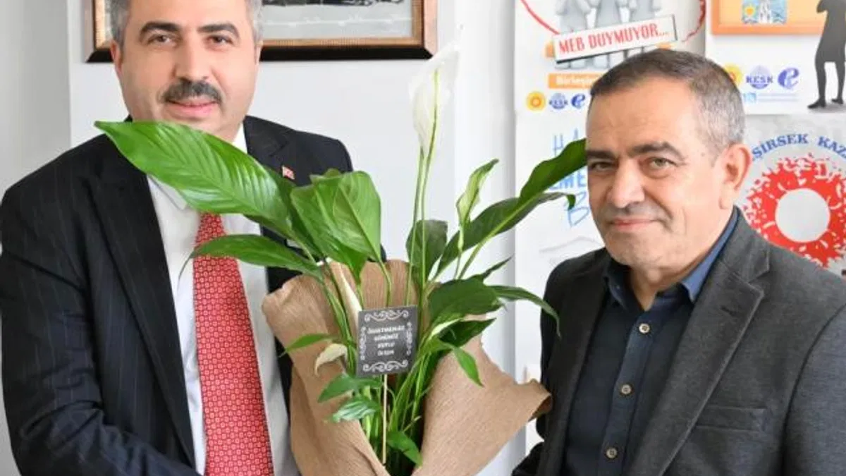 Bursa Yıldırım'da 42 yıllık eğitimcinin son mesaisine sürpriz veda