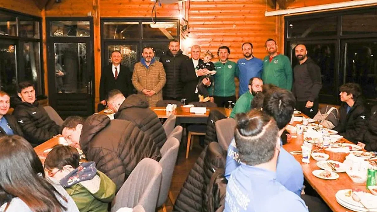 Sakarya'da Başkan Yüce, hentbolcularla buluştu