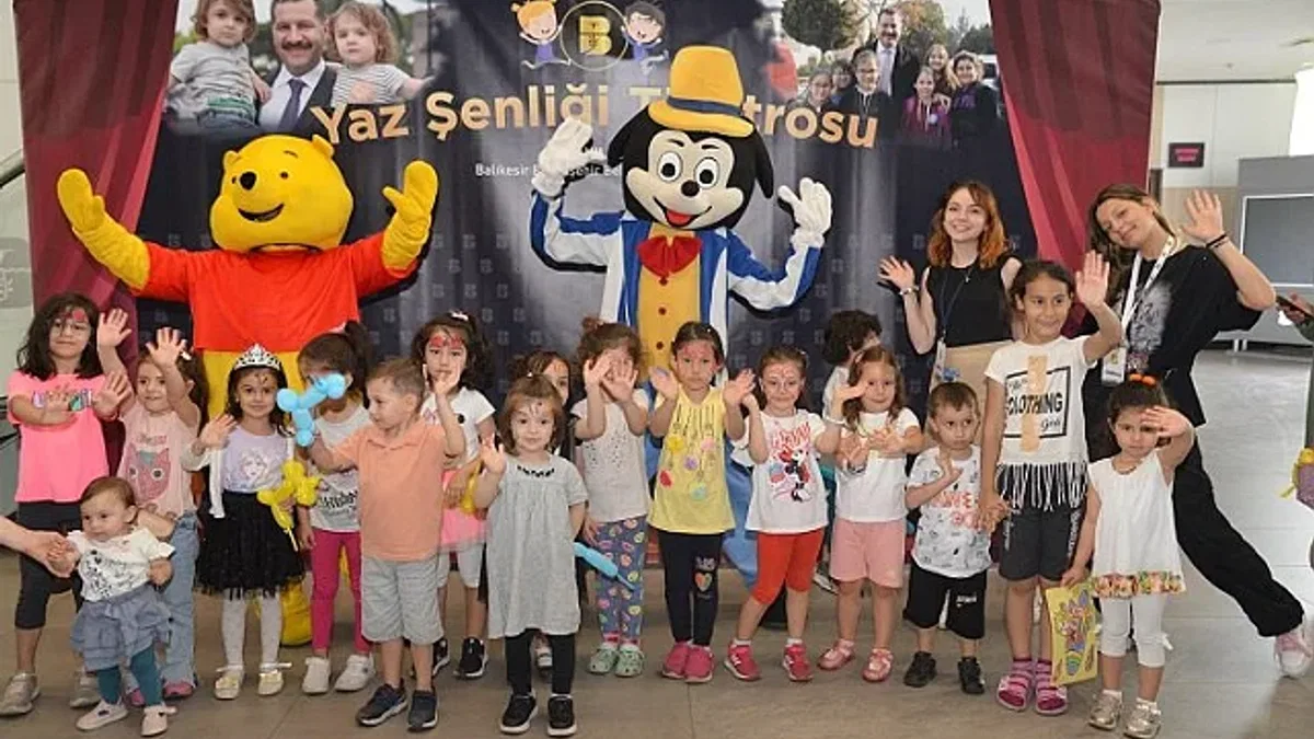 Balıkesir Büyükşehir'in Tiyatro Festivali'ne izleyici akını