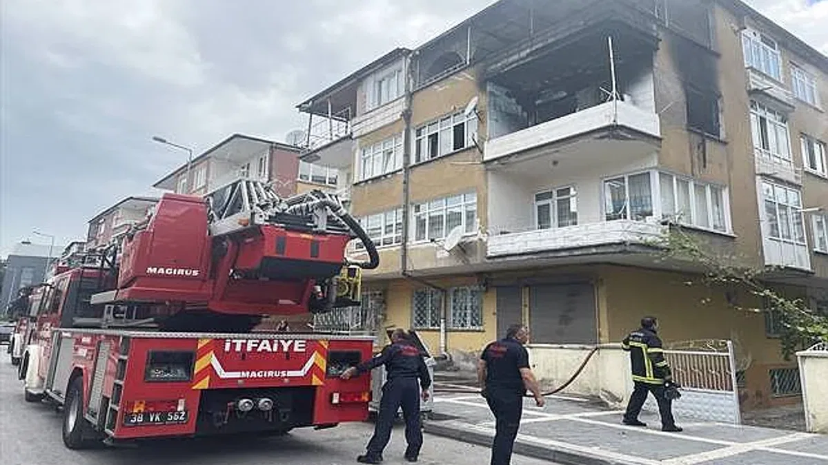 Ev sahibiyle tartışan kiracı evi ateşe verdi