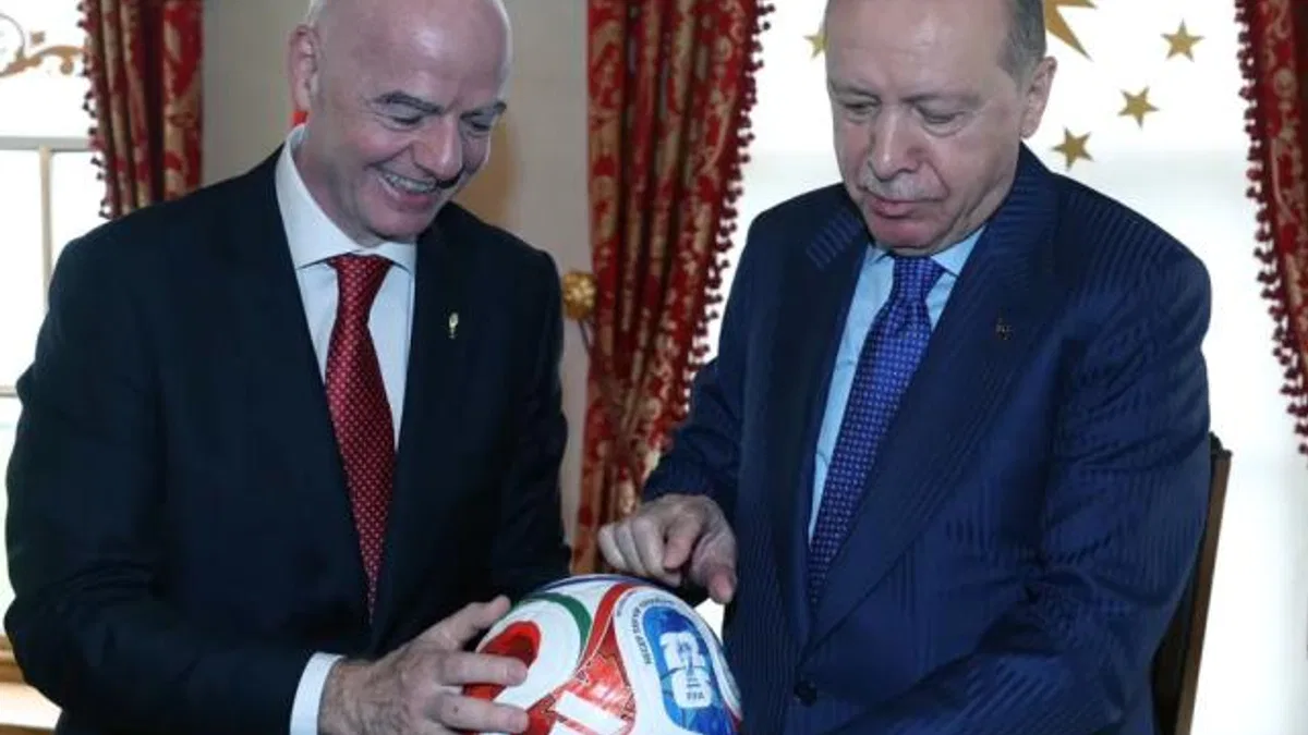 Cumhurbaşkanı Erdoğan, FIFA Başkanı'nı Dolmabahçe'de kabul etti