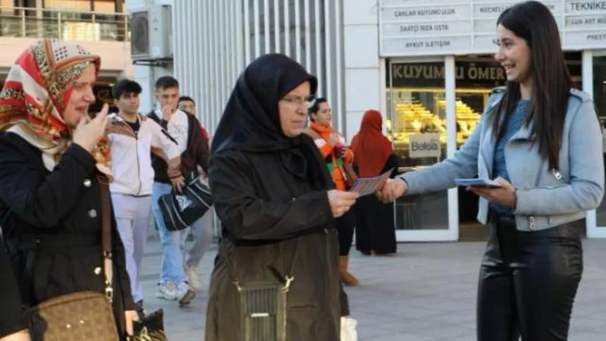 İzmit'te diyetisyenler vatandaşları bilgilendirdi