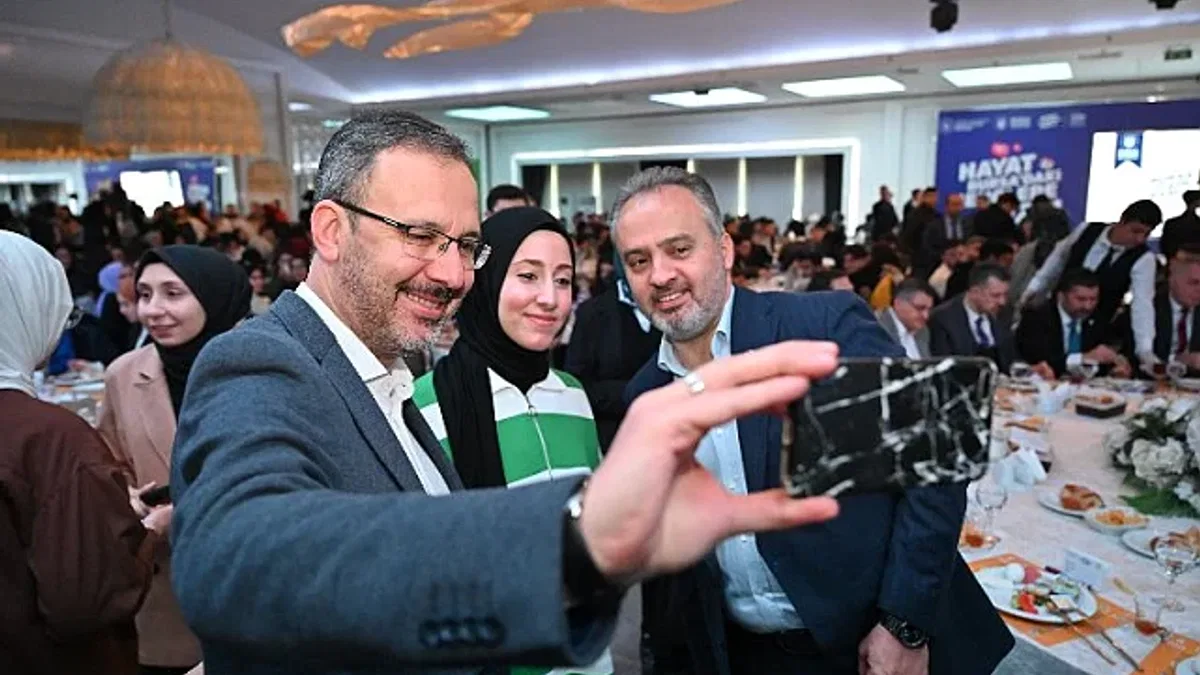 Bakan Kasapoğlu ve Başkan Aktaş gençlerle buluştu