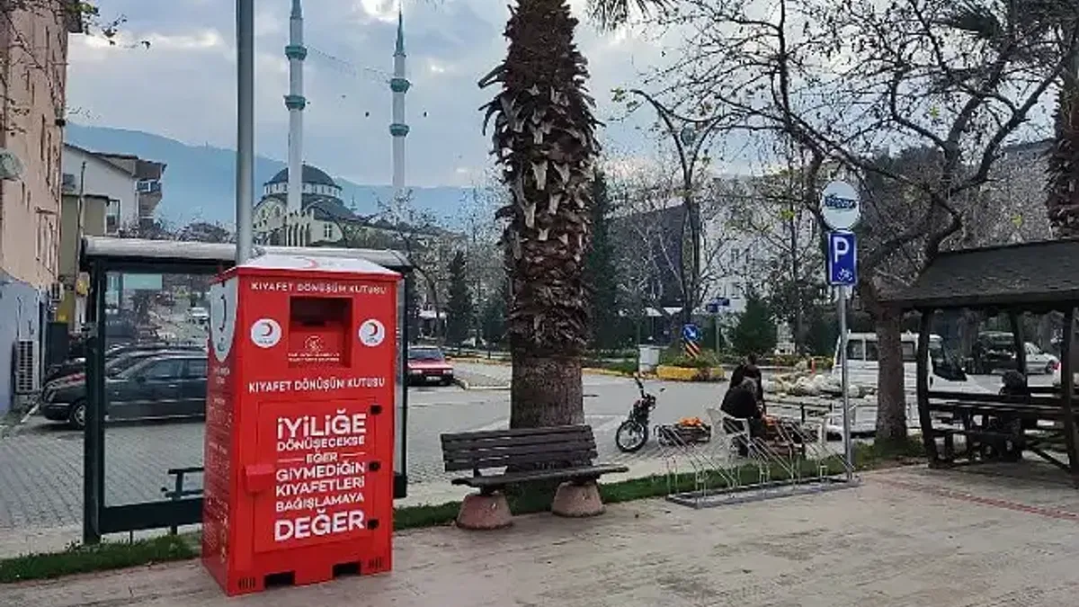 Kızılay'dan Gölcük'e 'kıyafet dönüşüm' kutuları