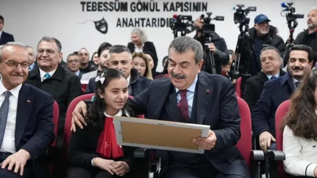 Bakan Tekin 'Beyaz Baston Haftası' kapsamında öğrencilerle buluştu