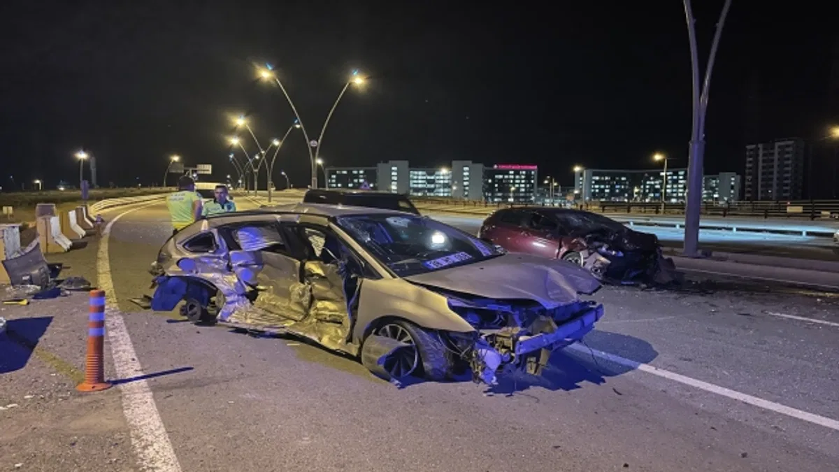Kayseri'de iki otomobilin çarpıştığı kazada 1'i ağır 6 kişi yaralandı
