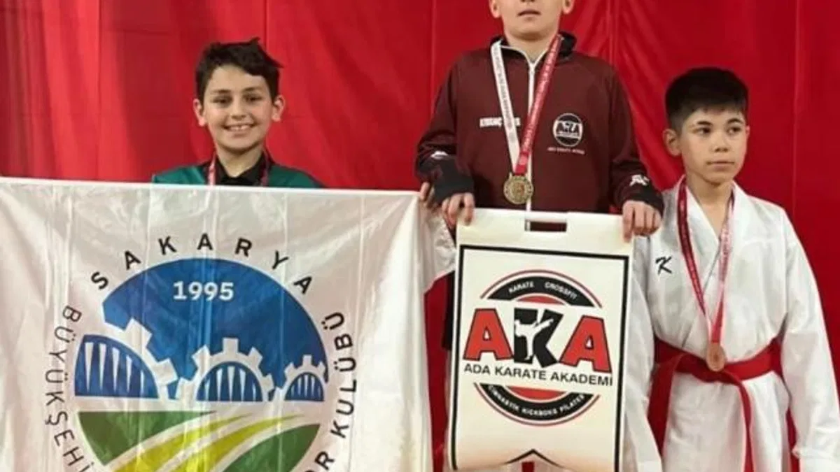 Sakaryalı sporcular kürsüden inmedi!