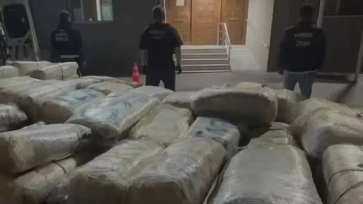 İzmir'de 1 ton 346,5 kg uyuşturucu madde ele geçirildi