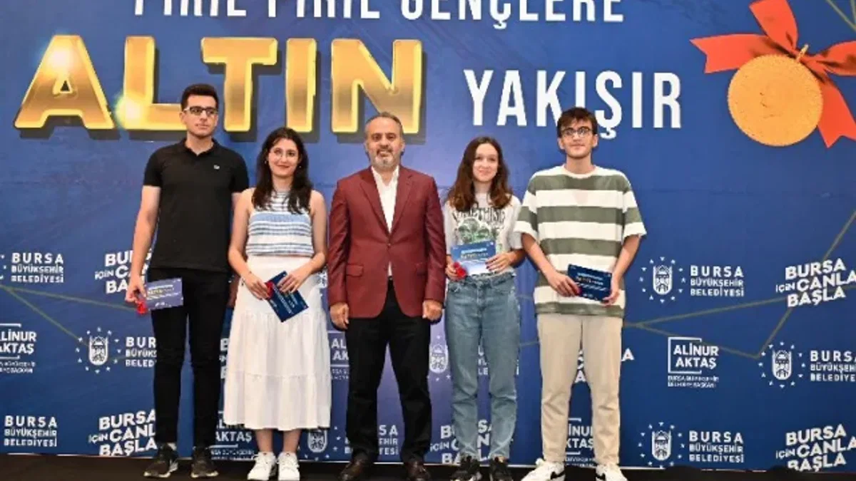 Bursa'da başarılı gençlere 'altın' ödül
