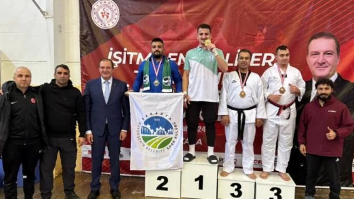 Sakaryalı güreşçiye gümüş madalya