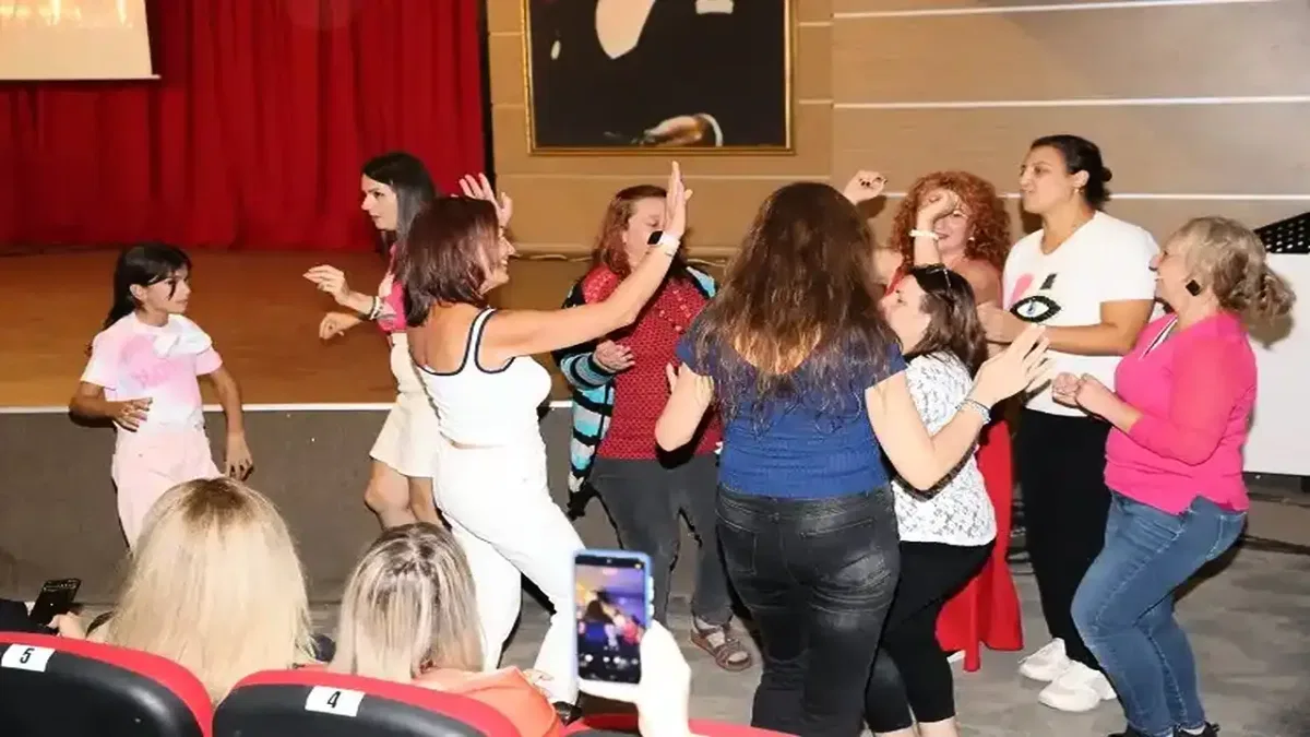 İzmir Çiğli'de komedi akşamları yeni sezonu açtı