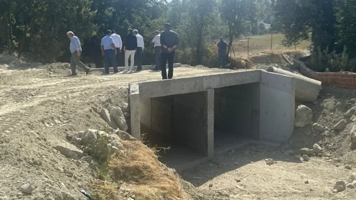 Manisa'da dere yataklarına menfez montajları