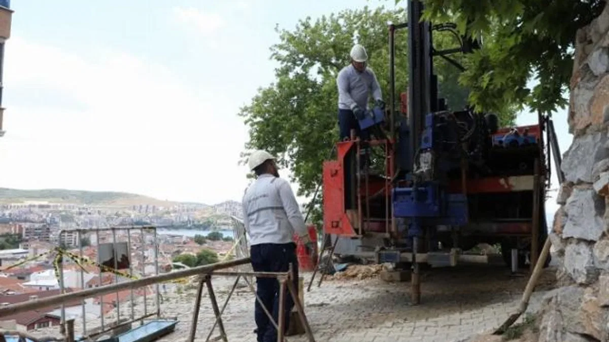 Bursa Gemlik'te çöken istinat çevresinde hareketlilik ölçümleri yapılıyor