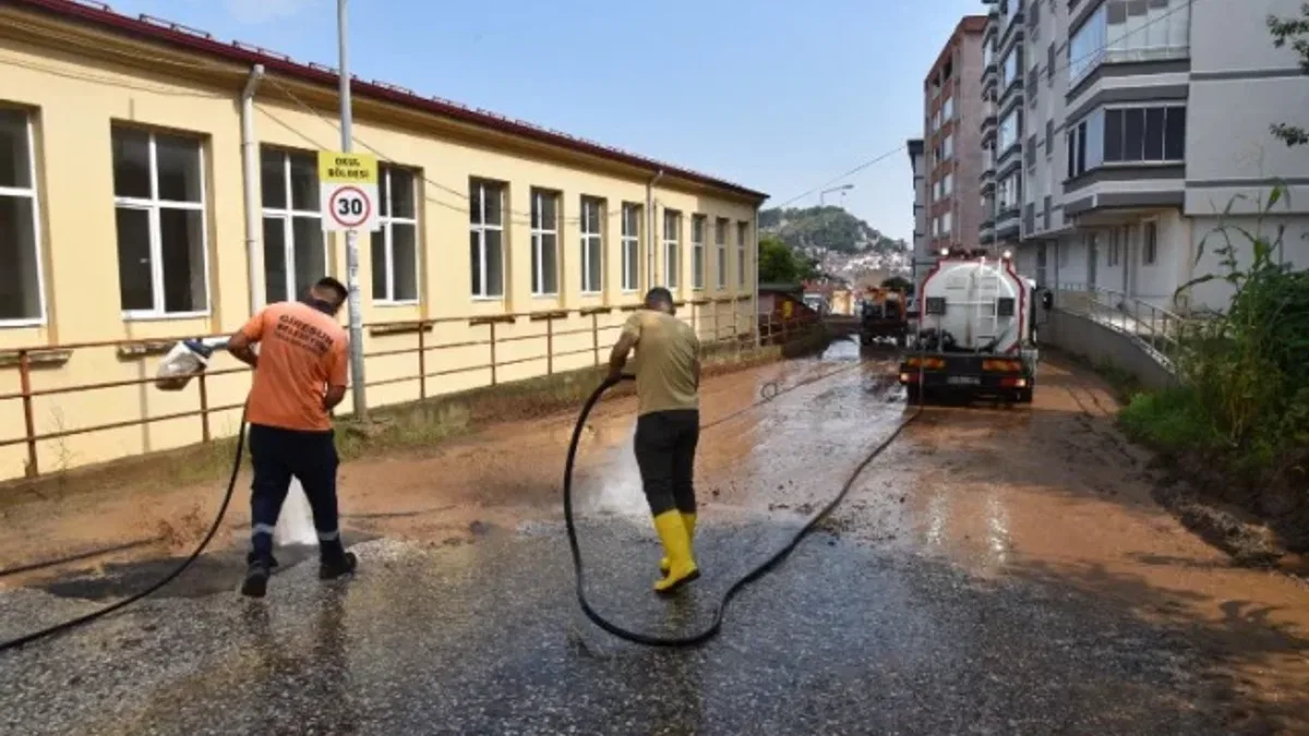 Afetin izleri siliniyor