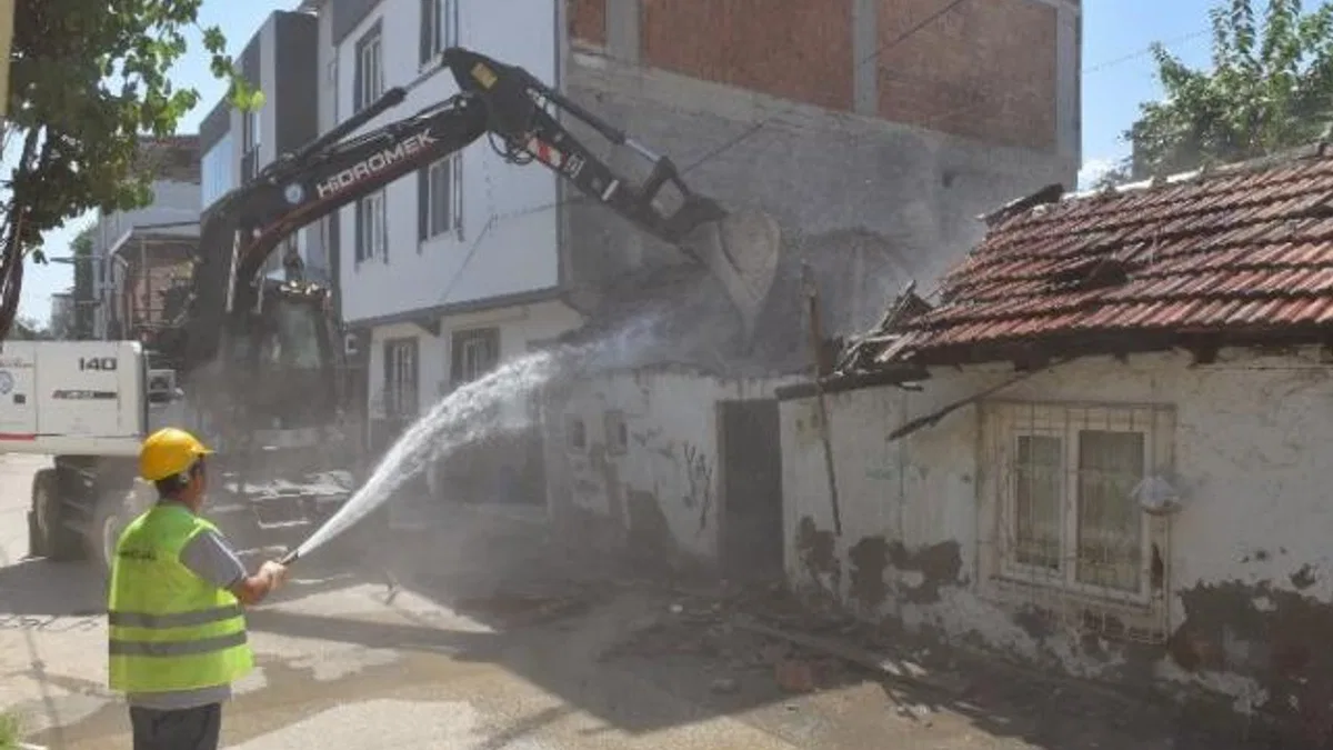 Yıldırım'da metruk  binalara karşı çalışmalar devam ediyor