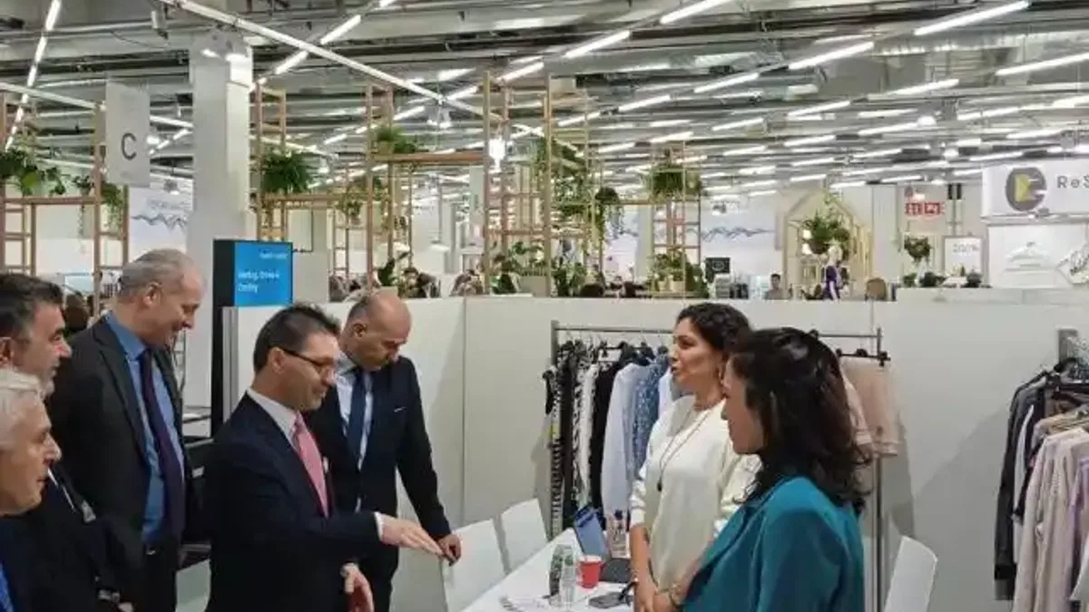 Moda endüstrisi ürünleri Londra'da vitrine çıkıyor