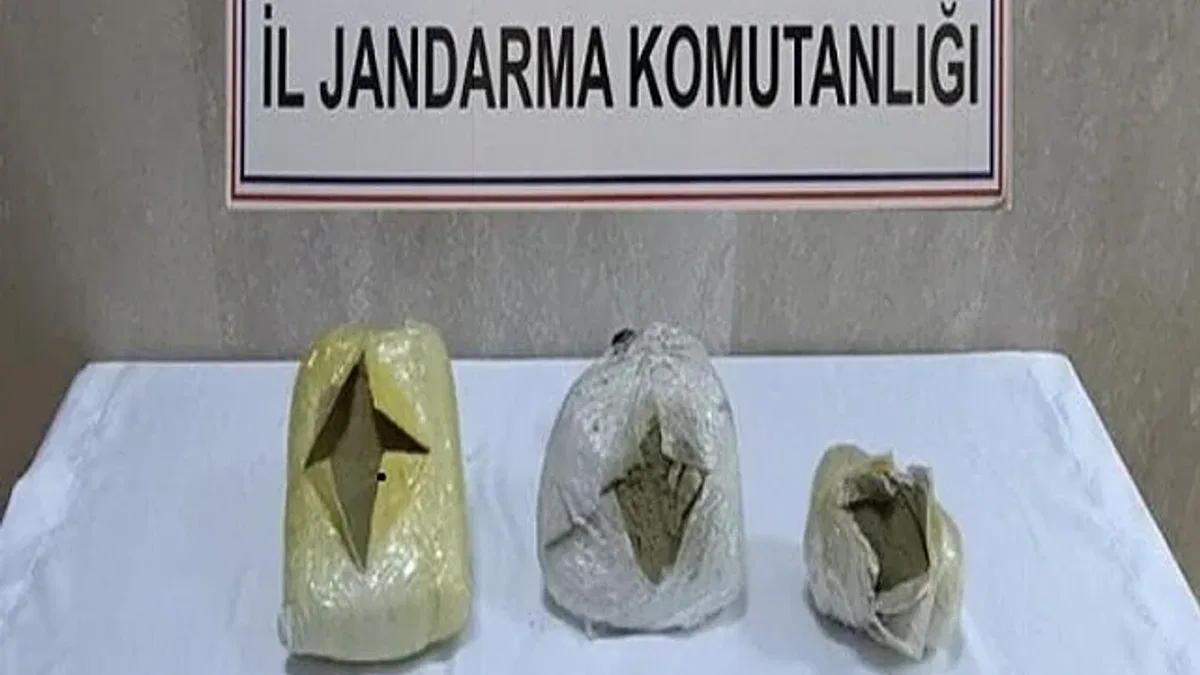 Bingöl'de dere yatağına gizlenmiş esrar ele geçirildi