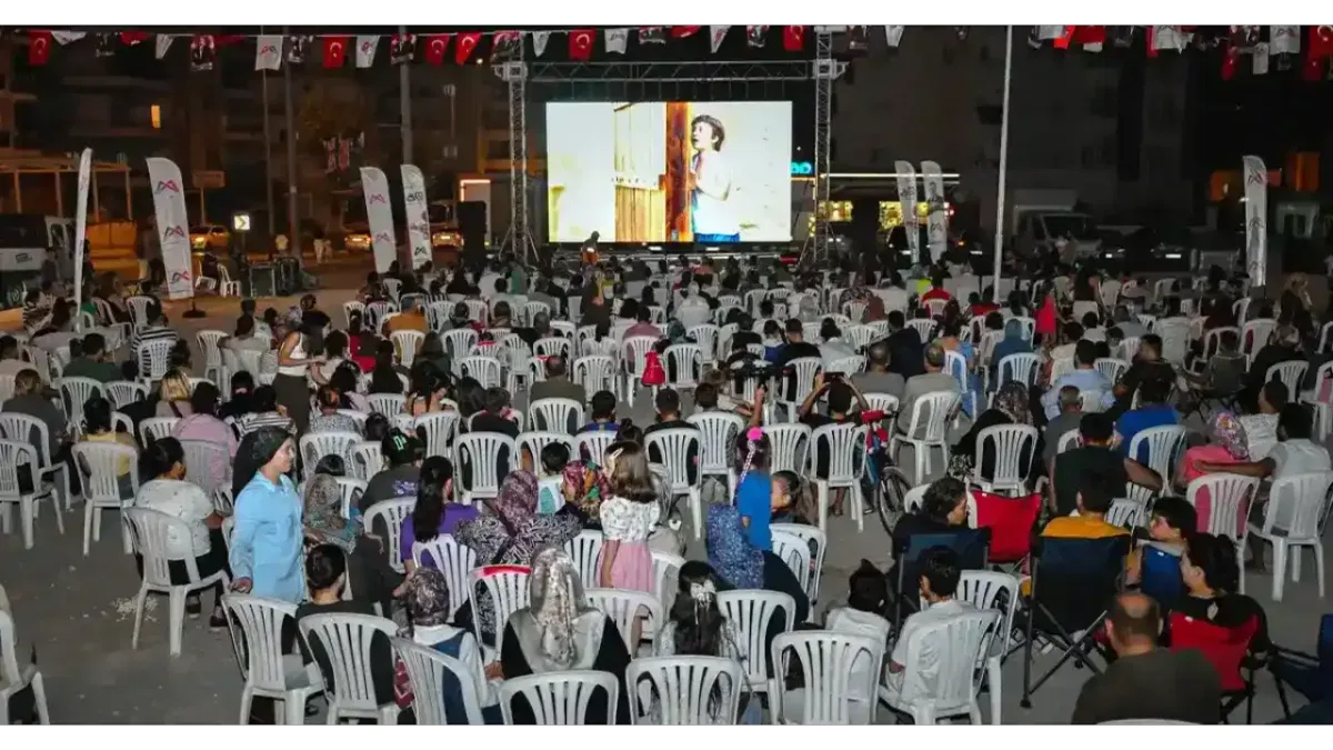 Mersin Tarsus’ta açık hava sinema keyfi