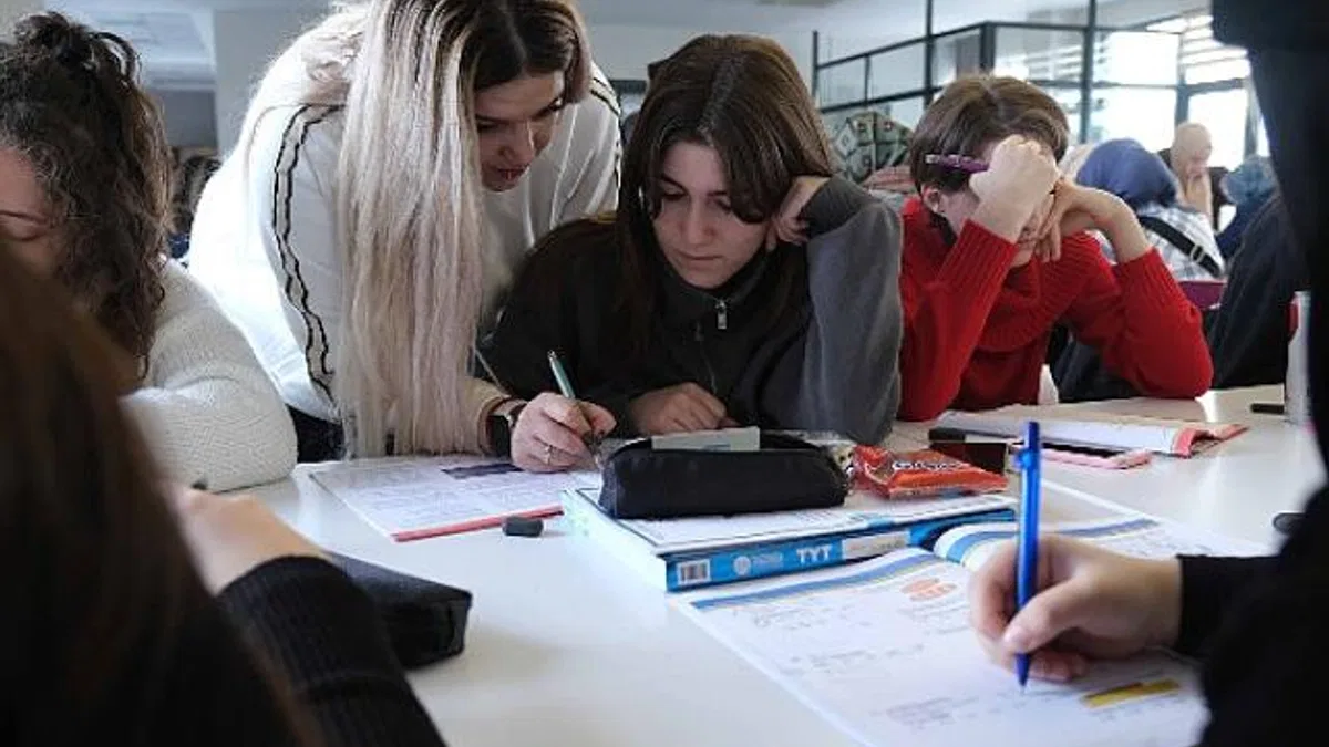 Büyükşehir'den gençlere başarı ve motivasyon kampı; Akademi Lise öğrencileri TYT için kampa girdi