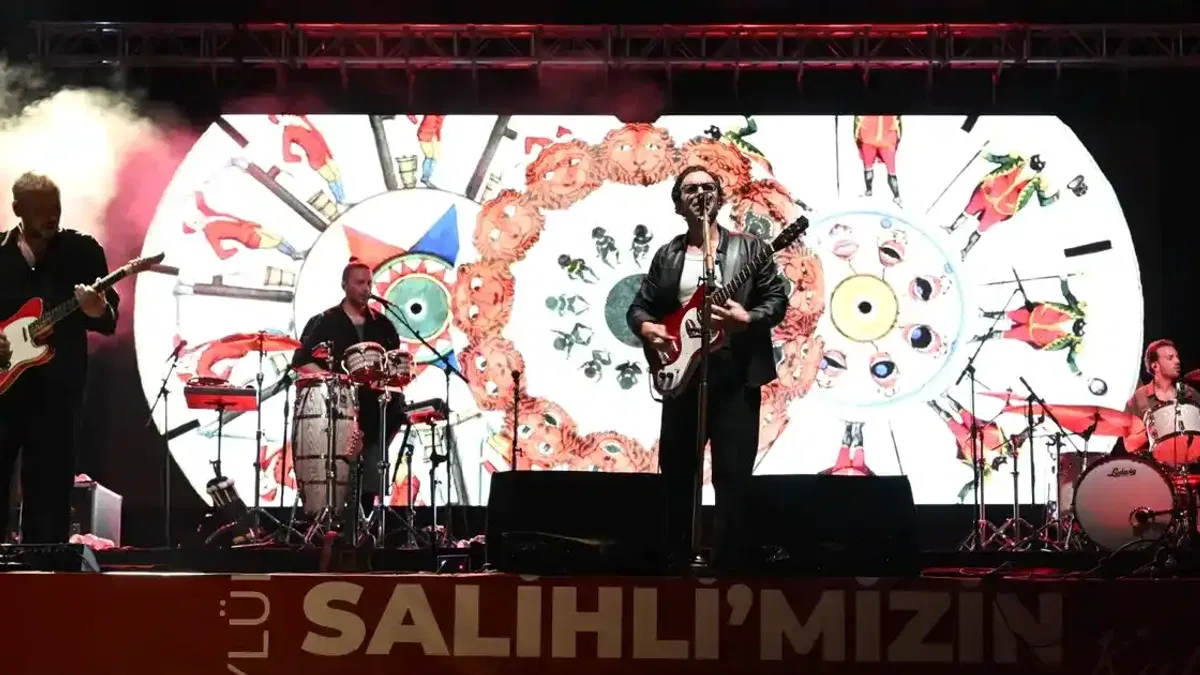 Manisa Salihli’de Adamlar’dan unutulmaz gece