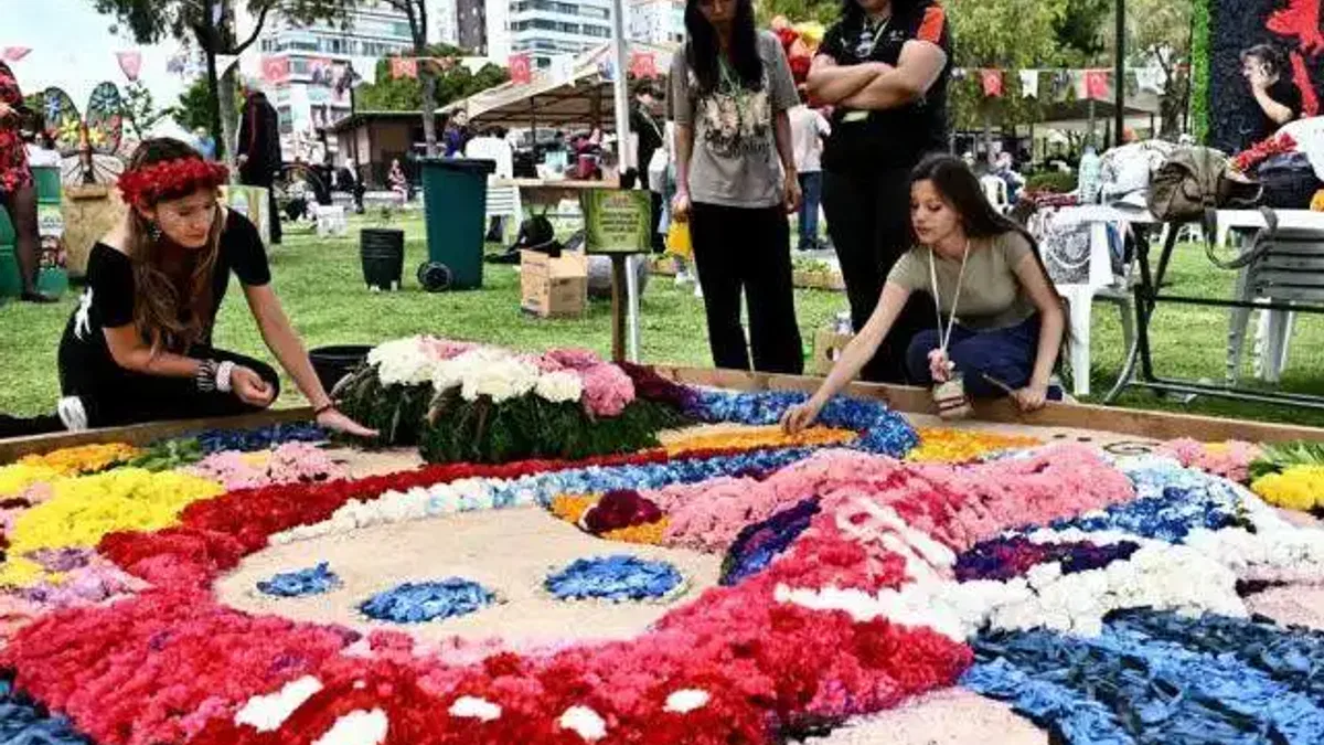 Antalya’da 130 bin çiçekle renkli rekabet
