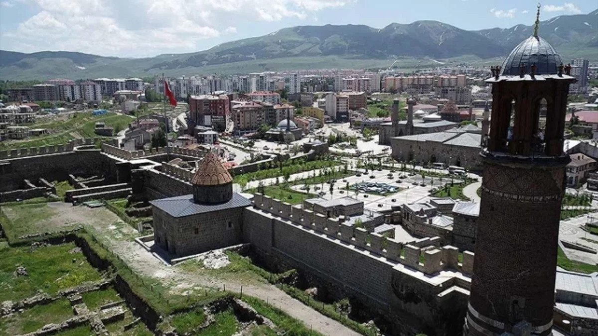 Urartuların "geçitler ülkesi" olarak tanımladığı Erzurum'da 165 kale belirlendi