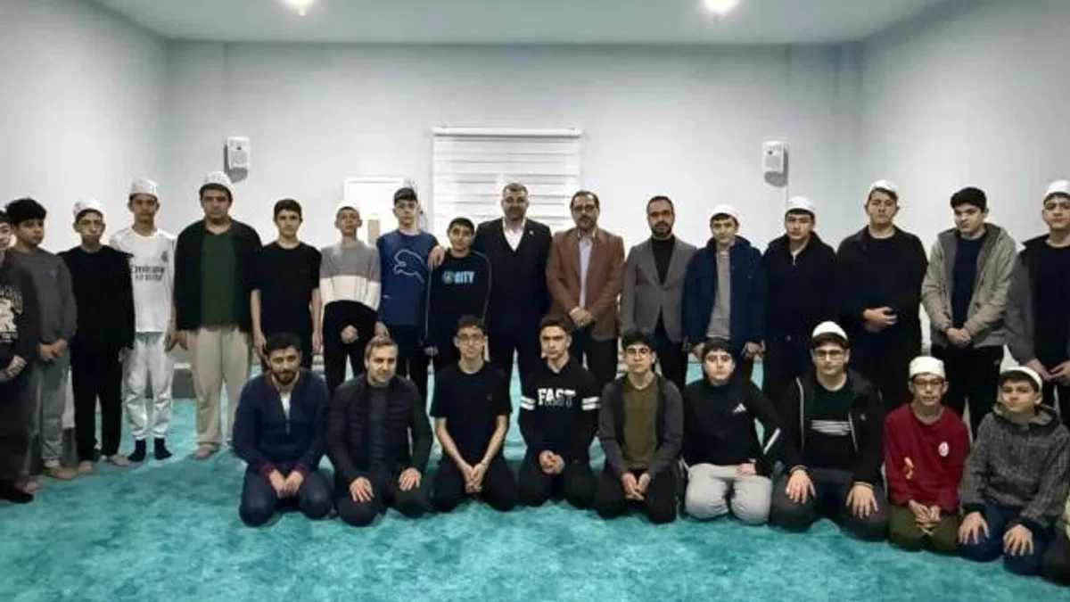 Mardin Milletvekili Faruk Kılıç, Hafız öğrencilerle sahurda buluştu