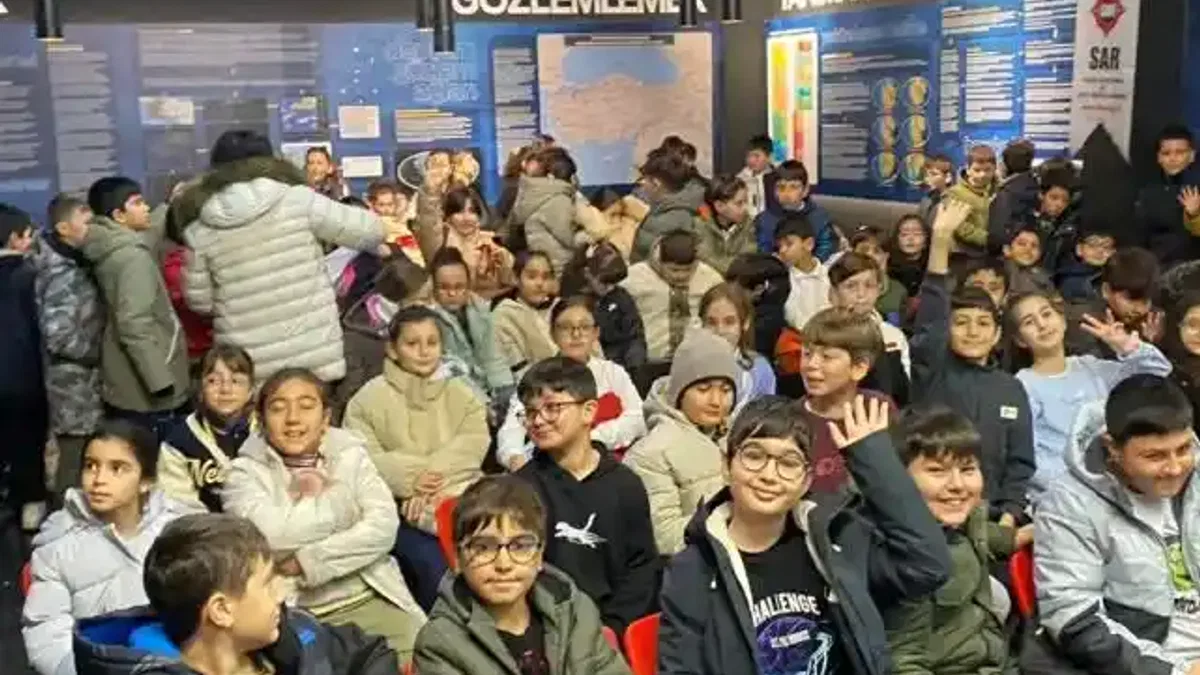 Kocaeli'de öğrencilerden deprem müzesine anlamlı ziyaret