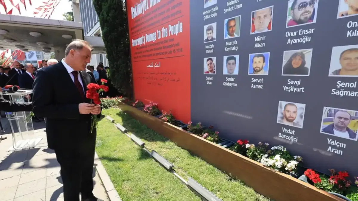 İstanbul Büyükşehir Belediyesi'nde 15 Temmuz şehitleri anıldı