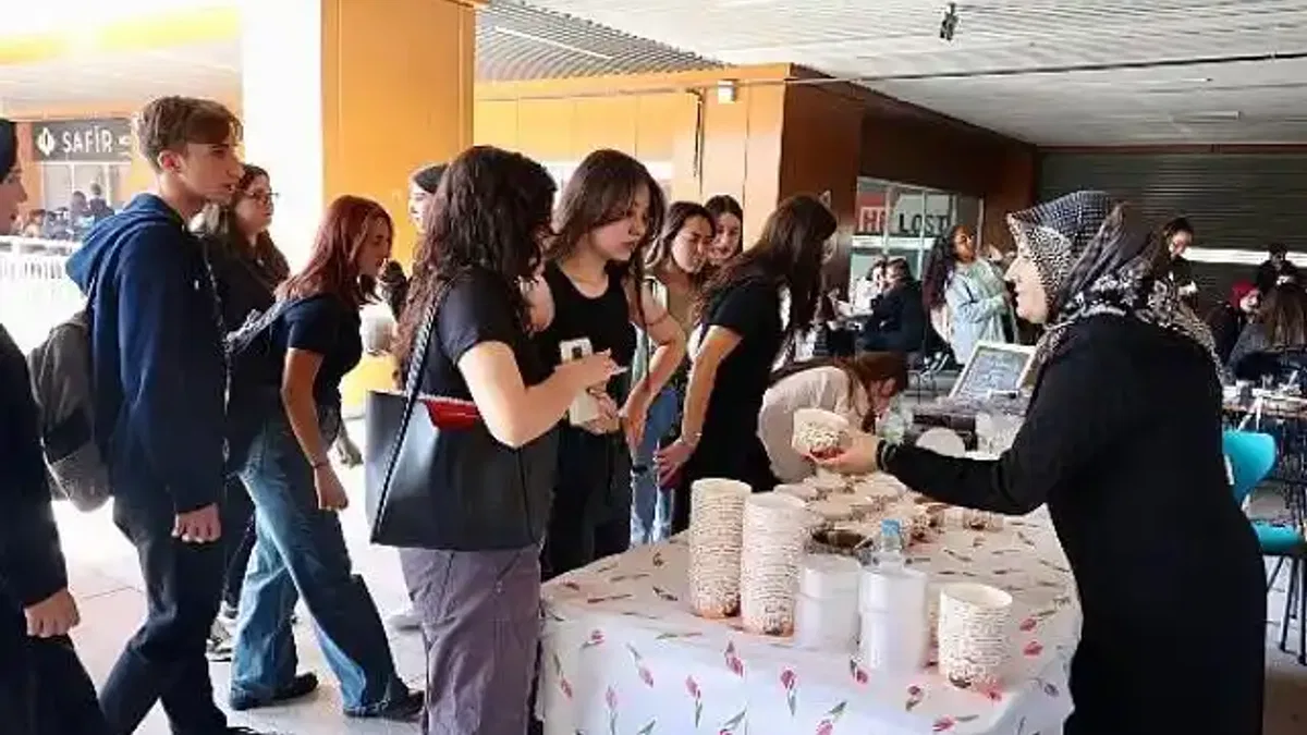 Nevşehir Belediyesi Gençlik Ofisi'nden Anlamlı Etkinlik: Anne Eli Kermesi