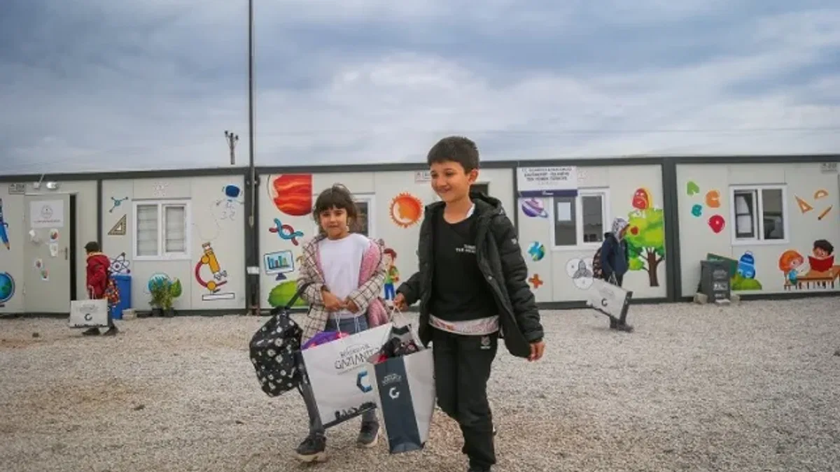 Gaziantep Belediyesi'nden depremzedelere kırtasiye desteği